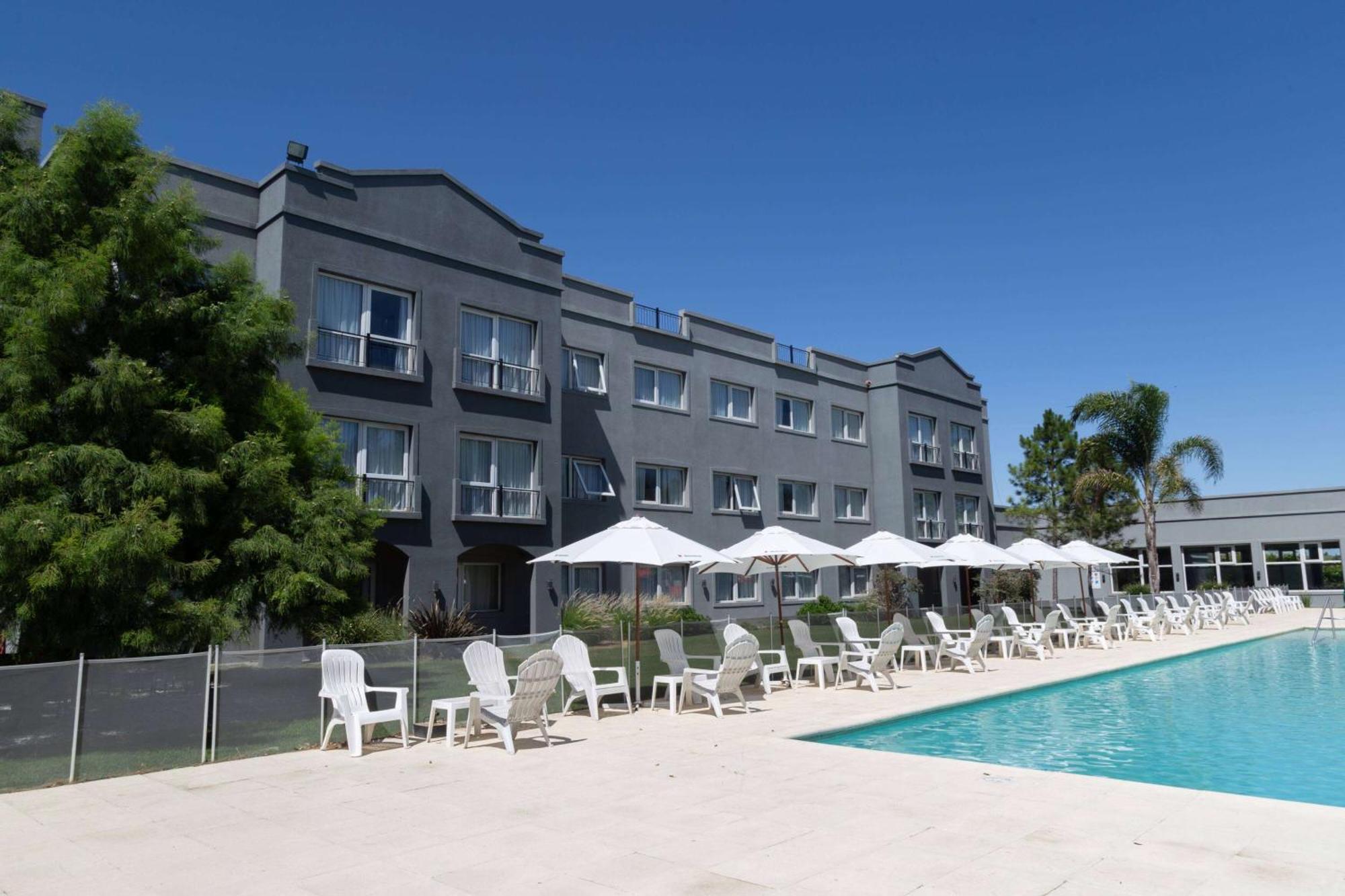 Howard Johnson Hotel & Resort Funes Exterior photo