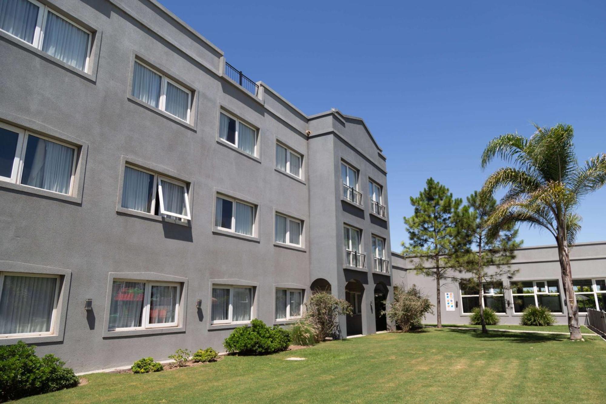 Howard Johnson Hotel & Resort Funes Exterior photo